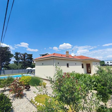 Villa Mattina, With Heated Pool And Jacuzzi Privlaka  Zewnętrze zdjęcie