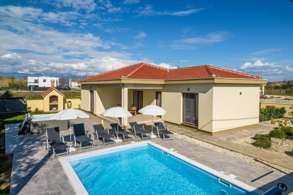 Villa Mattina, With Heated Pool And Jacuzzi Privlaka  Zewnętrze zdjęcie