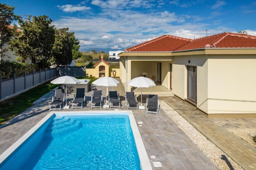 Villa Mattina, With Heated Pool And Jacuzzi Privlaka  Zewnętrze zdjęcie