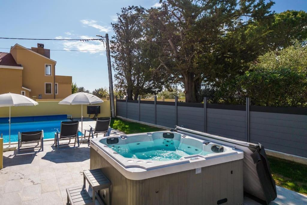 Villa Mattina, With Heated Pool And Jacuzzi Privlaka  Zewnętrze zdjęcie