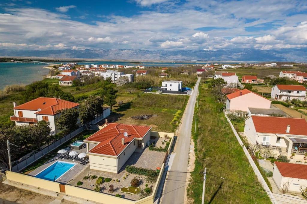 Villa Mattina, With Heated Pool And Jacuzzi Privlaka  Zewnętrze zdjęcie