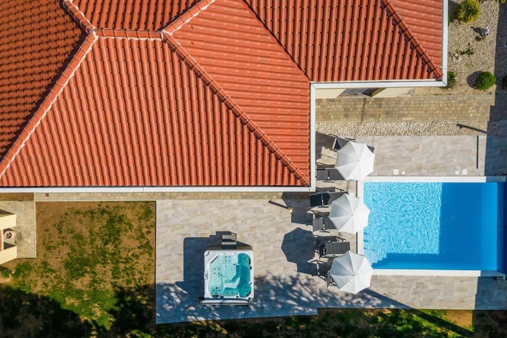 Villa Mattina, With Heated Pool And Jacuzzi Privlaka  Zewnętrze zdjęcie