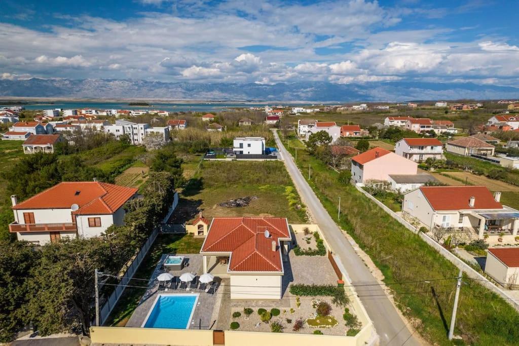Villa Mattina, With Heated Pool And Jacuzzi Privlaka  Zewnętrze zdjęcie