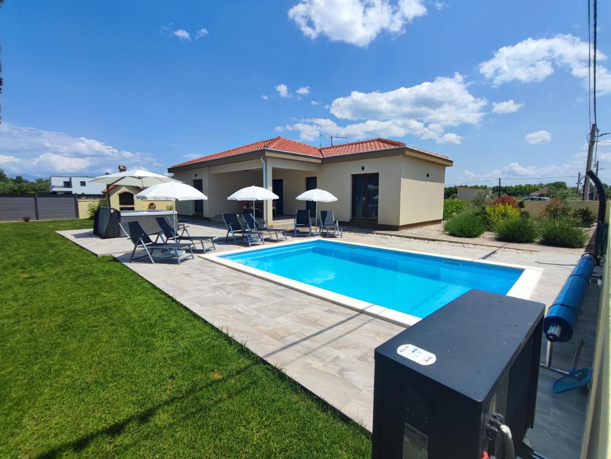 Villa Mattina, With Heated Pool And Jacuzzi Privlaka  Zewnętrze zdjęcie