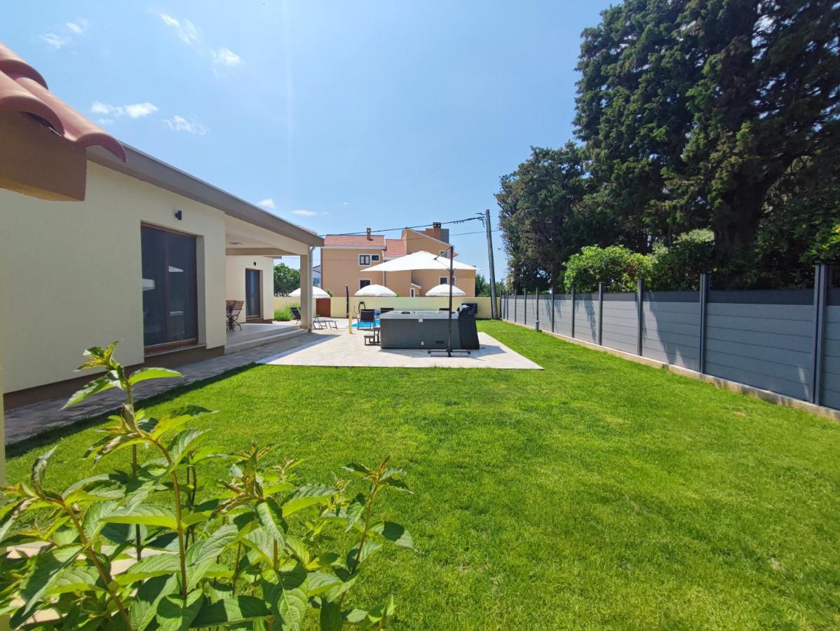 Villa Mattina, With Heated Pool And Jacuzzi Privlaka  Zewnętrze zdjęcie